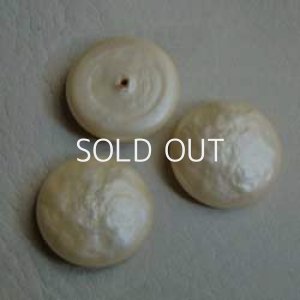 画像1: 22mm cream baroque pearl cabochon