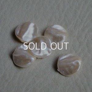画像1: 12mm lucite twisted coin "Ivory"