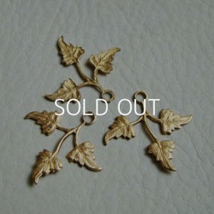 画像1: brass 3 leaves charm