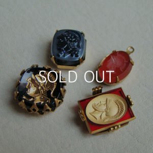 画像2: 15mm Black/ Gold Warrior cabochon