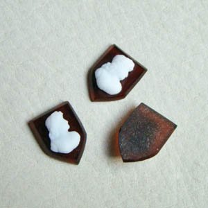 画像1: 14×10 brown/white shield cameo