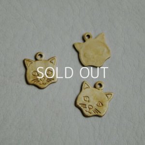 画像1: brass cat face charm