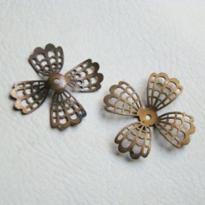 画像1: aged brass 4-petal filigree flower