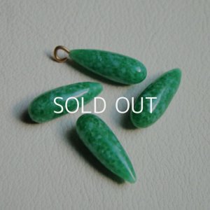 画像2: Jade green 1/2 drilled drop