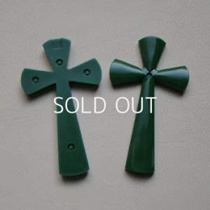 画像1: 61×35 DK/Green "Cross" cabochon