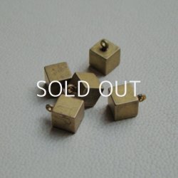 画像1: brass 6mm Cube drop charm