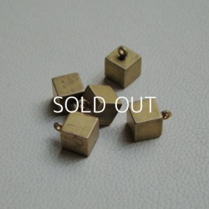 画像1: brass 6mm Cube drop charm