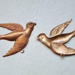 画像1: aged brass "Pigeon" stamping
