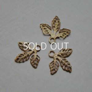 画像1: 2pcs brass triple filigree charm