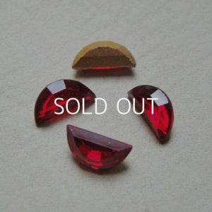 画像1: 2pcs 12×6 Half Moon  "Ruby"