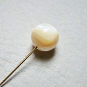 画像2: 2pcs 10mm M.O.P 1/2 drilled beads