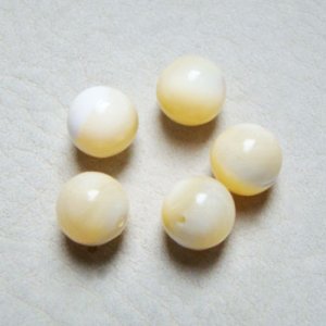 画像1: 2pcs 10mm M.O.P 1/2 drilled beads
