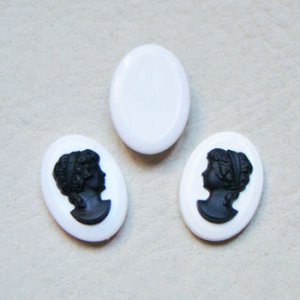 画像1: 18×13 oval  "White / Black" lady cameo