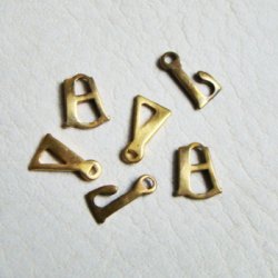 画像1: brass"TRIFARI" Alphabet connector