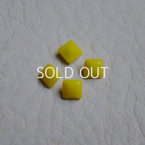 画像1: 4pcs 4mm square "Opaque Yellow"