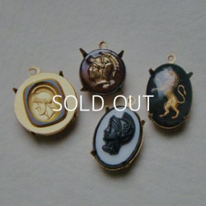 画像3: 18×13 OV White / Black warrior cameo