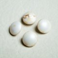48SS White pearlized cabochon