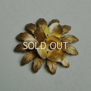画像3: brass 33mm detailed 12-leaves finding