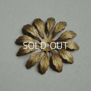 画像2: brass 33mm detailed 12-leaves finding