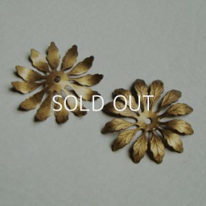 画像1: brass 33mm detailed 12-leaves finding