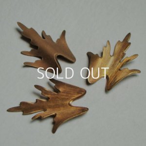 画像1: brass 42x32 textured leaf stamping