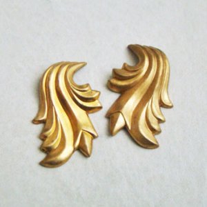 画像1: 1 pair  brass 31x21 scroll stamping