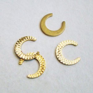 画像1: 2pcs 16x14 sparkle crescent stamping