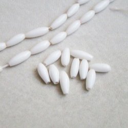 画像1: 10pcs "White Coral" 8x4 rice beads
