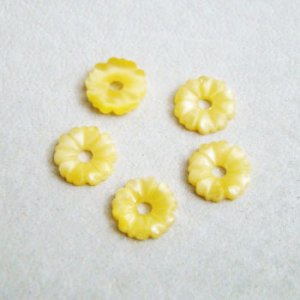 画像1: Yellow 9mm flower beads