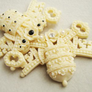 画像3: Ivory Floral Crown & Key celluloid emblem