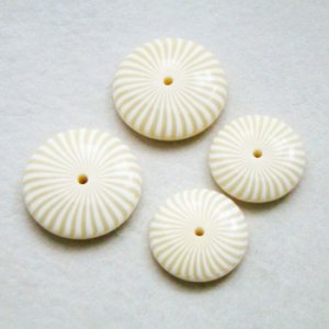 画像1: Cream ivory wheel plastic cabochon