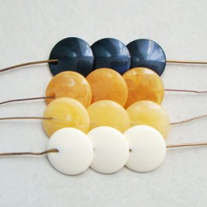 画像3: 2pcs "Cream" 18mm disc lucite beads