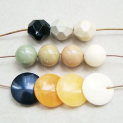画像4: 2pcs "Taupe" 12mm lucite beads