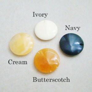 画像2: 2pcs "Cream" 18mm disc lucite beads