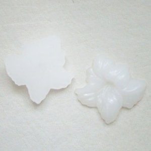 画像1: 29x28 White Opalescent "Lily" cabochon