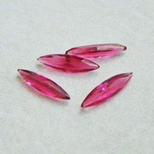 画像1: 2pcs 15x4 NAVE "Fuchsia" transparent stone