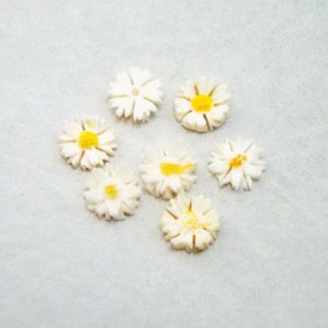 画像1: 7〜8mm painted bone cabochon "Marguret"