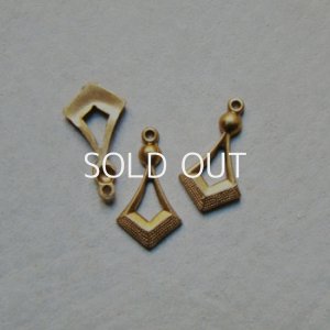 画像1: 19x10 brass kite shape charm