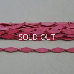 画像1: Pink enameled textured connector link chain