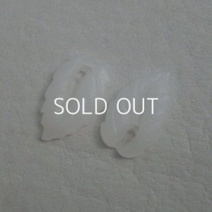 画像2: 16.5x10 White Alabaster leaf charm