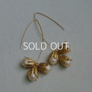 画像1: brass flower/pearl pierce set