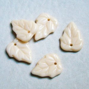 画像2: 16x12 Cream leaf pendant beads