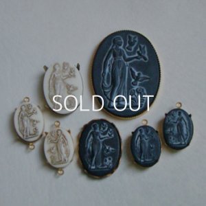 画像2: 18x13 OV Ivory "Lady with bird" cameo L & R