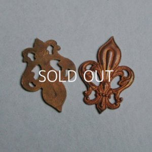画像2: 29x20 aged copper "Fleur De Lis" stamping