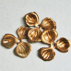画像3: aged brass 27x31 3-petal flower finding