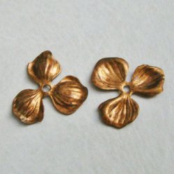 画像2: aged brass 27x31 3-petal flower finding