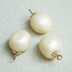 画像1: 15x23 cream pearl drop charm