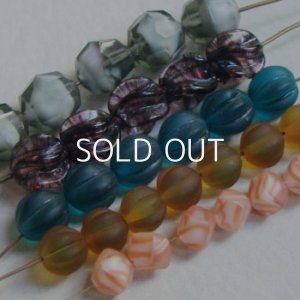 画像4: 2pcs 6~6.5mm frosted coral stripe cube beads