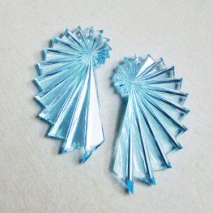 画像1: 57x35 lucite spiral beads "Light Blue"