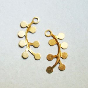 画像1: 2pcs brass 7- pud stem charm